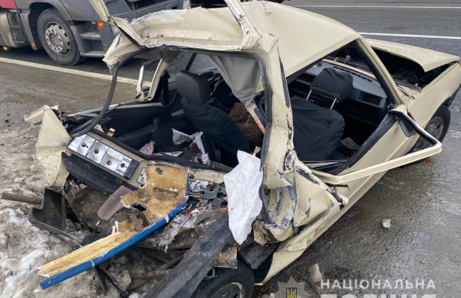 На Львівщині зім'яло легковик: у результаті ДТП постраждали діти