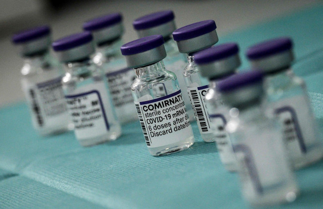 Трех доз вакцины недостаточно, чтобы остановить «Омикрон», - предупреждает генеральный директор BioNTech