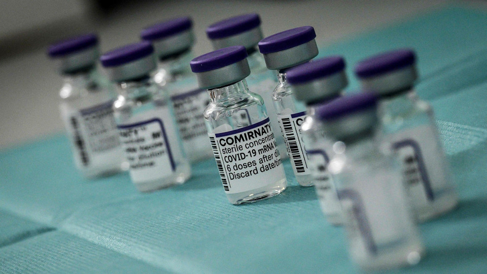 Трех доз вакцины недостаточно, чтобы остановить «Омикрон», - предупреждает генеральный директор BioNTech