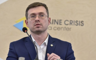 Третьей дозы вакцины хватит для 70% украинцев – Минздрав