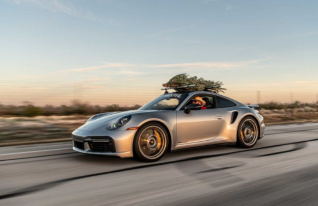 Доставить елку со скоростью 282 км/ч: американцы удивили своей традицией, видео