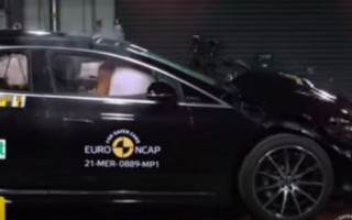 Mercedes-Benz EQS получил 5 звезд в краш-тестах, видео
