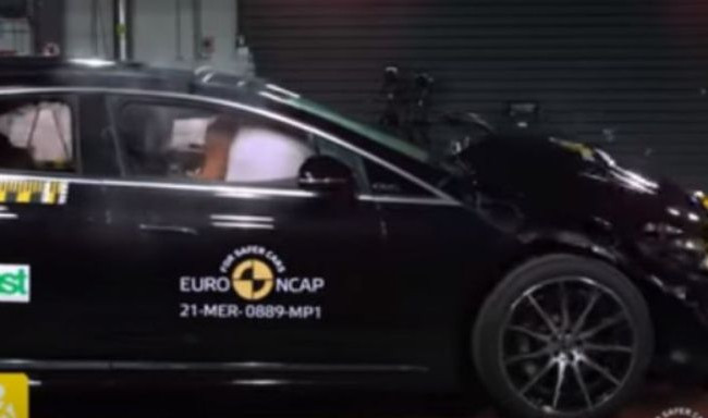 Mercedes-Benz EQS получил 5 звезд в краш-тестах, видео