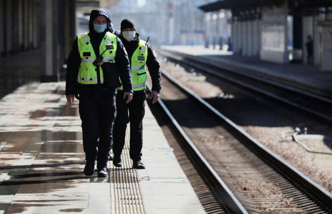 Поліцейським дозволять підробляти лікарями та спортивними арбітрами: коротко про законопроект