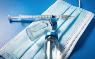 В Нью-Йорке пообещали выдавать $100 за третью прививку от коронавируса