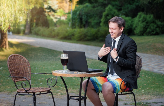 Можешь работать из дома, но едешь в офис — тебя ждет штраф: в Уэльсе вводят новые правила