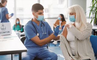 В Украине все центры вакцинации закроют на два дня: назвали даты