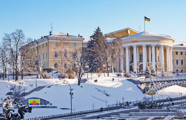 Доля Жовтневого палацу культури: власника змушують укласти охоронний договір на історичну будівлю