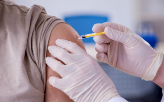 Україна вводить бустерну дозу вакцини: що це і для кого