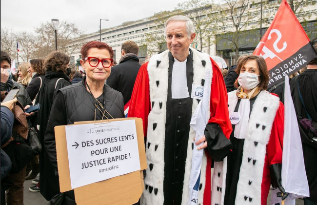 Судьи Франции после самоубийства судьи из-за тяжелых условий труда вышли на протест