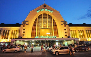 Ні грошей, ні ялинки – у Києві розбираються, куди «пішли» виділені гроші на прикрашання Центрального залізничного вокзалу