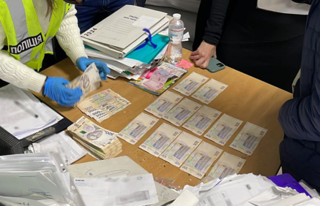 Вимагала 4 000$ за прийняття рішення у сфері патентування: у Києві затримано адвоката