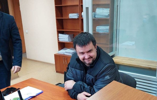 Плюнул в лицо патрульному в Днепре: суд избрал меру пресечения блогеру