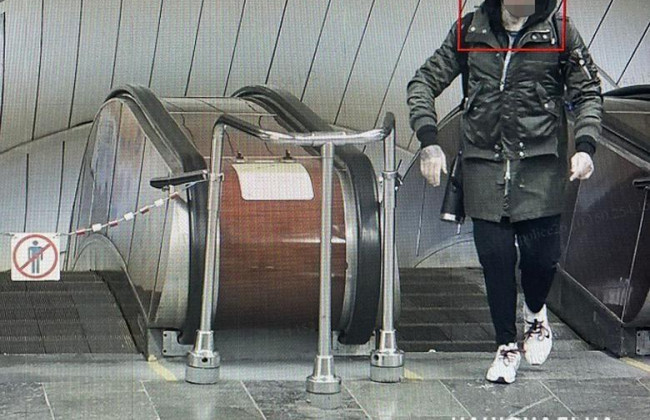 Ударил женщину в метро и угрожал пистолетом: в Киеве будут судить иностранца