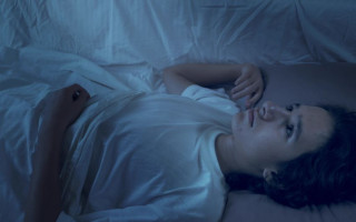 Сонный паралич и потливость: выявлены странные ночные симптомы штамма «Омикрон»