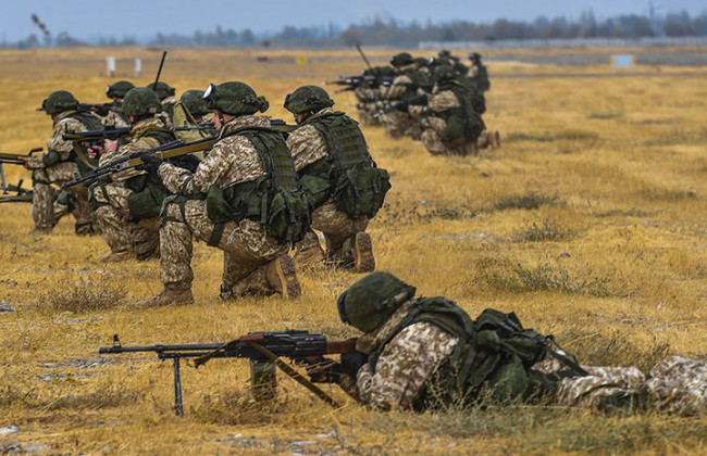 Россия проводит массовые учения десантников в Крыму: что известно