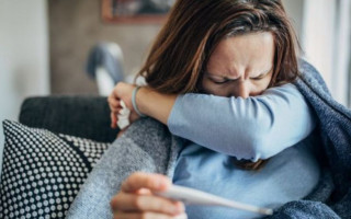 Штамм «Омикрон» существенно изменил симптомы коронавируса