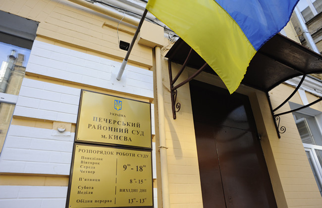 В Печерском суде не подтверждают, что получили ходатайство об аресте Порошенко