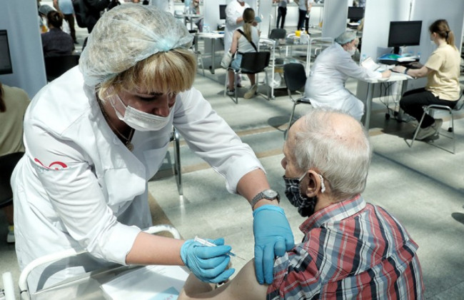 В Словакии к праздникам пенсионерам выплатят 300 евро за вакцинацию