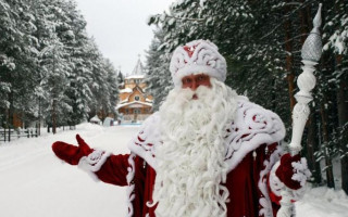 Девушка подала в суд на юриста за оскорбление чувств верующих в Деда Мороза