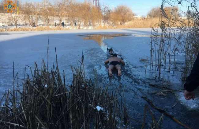 В Кропивницком мужчина спас девочку, которая провалилась под лед