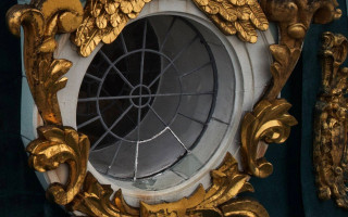 В Киеве сильный ветер выбил окно в куполе Андреевской церкви: фото