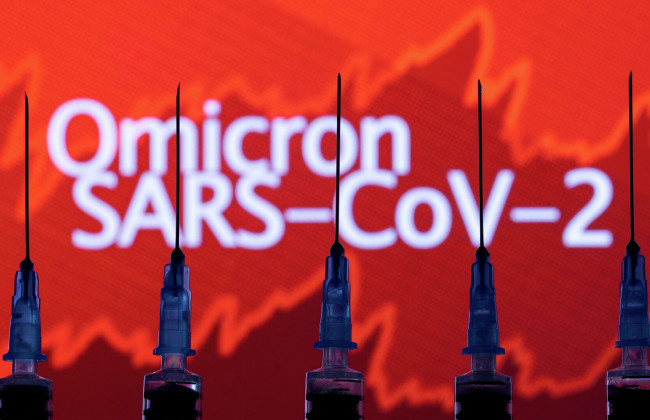 «Омикрон» может быть заразен еще до появления симптомов
