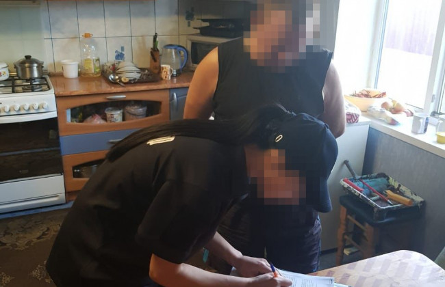 І в банці з варенням, і в обіді: ДБР викрило працівників колоній, які проносили до установ наркотики