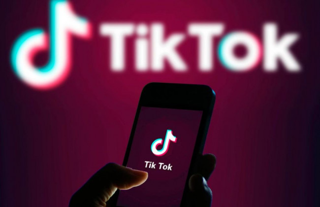 Работа травмирует психику: модератор TikTok подает в суд на начальство