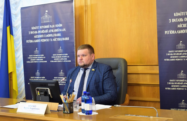 Процесс экзаменов на владение украинским языком для госслужащих упрощать не будут: Комитет отклонил законопроекты