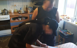 І в банці з варенням, і в обіді: ДБР викрило працівників колоній, які проносили до установ наркотики