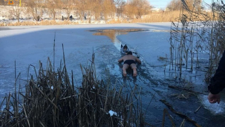 В Кропивницком мужчина спас девочку, которая провалилась под лед