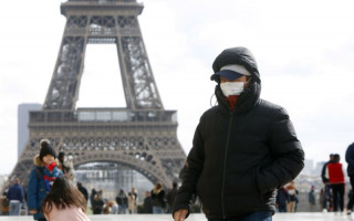 Франция ужесточает карантин из-за всплеска COVID: детали