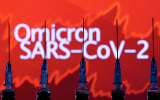 «Омикрон» может быть заразен еще до появления симптомов