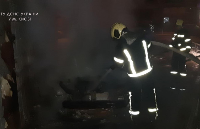 В Киеве мужчина сжег свой автомобиль при попытке его прогреть