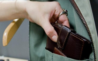 В Киеве банда воровок обчистила иностранца