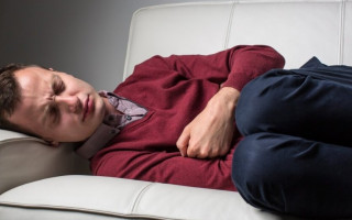 Назвали симптомы штамма «Омикрон», которые легко спутать с другими болезнями