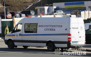 У Києві «замінували» River Mall: людей масово евакуйовують, відео