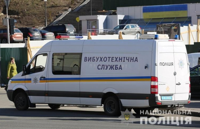 У Києві «замінували» River Mall: людей масово евакуйовують, відео