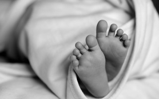 Завернули в пакет и выбросили: в Одессе нашли тело новорожденного ребенка, фото