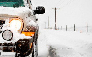 Водителям сообщили, что делать, если автомобиль застрял в снегу