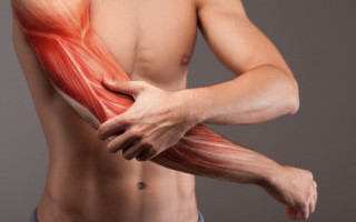 Назван неприятный симптом «Омикрона», который сохраняется долгое время