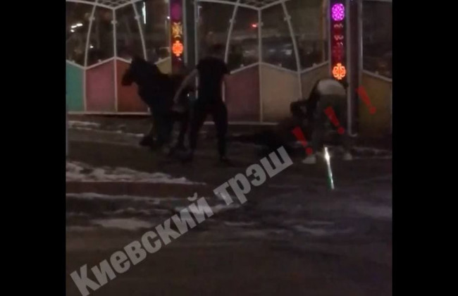 В Киеве на Борщаговке произошла массовая драка, видео