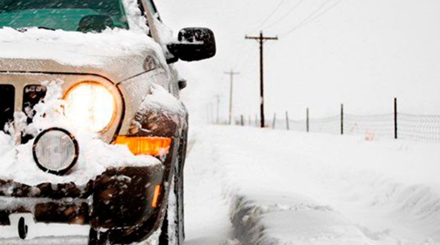 Водителям сообщили, что делать, если автомобиль застрял в снегу
