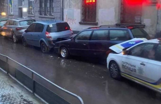 Разбил сразу 4 машины: суд оштрафовал львовского полицейского