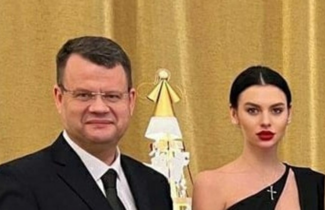 Замминистра образования Игоря Гарбарука уволили после скандала с откровенным нарядом его помощницы