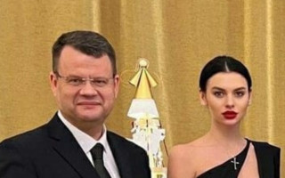 Замминистра образования Игоря Гарбарука уволили после скандала с откровенным нарядом его помощницы