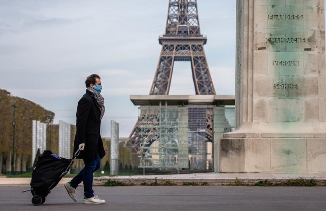 Франция ужесточает карантин на новогодние праздники: что под запретом