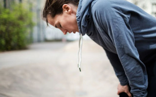 Назвали симптомы коронавируса, при которых нужно вызывать «скорую»