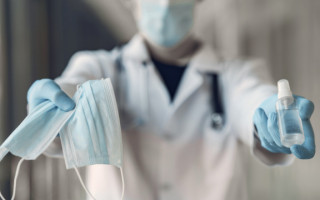 В США сократили сроки изоляции для заболевших COVID: нужно 5 дней